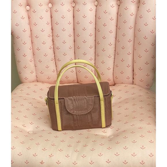 Grace Case in Banana Split Moire Color Way - Picture 2 of 11